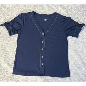 Loft Top
Navy Blue**cute shoulder ties
Size medium